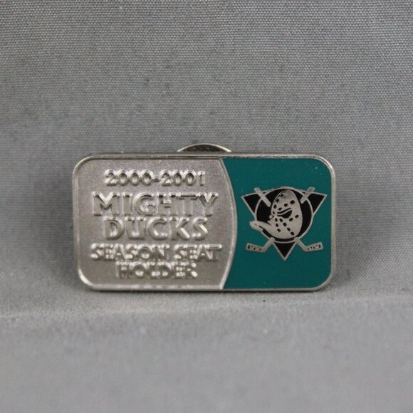 Anaheim Mighty Ducks Pin (VTG) - 2000 Season Ticket Holder - Peter David - Picture 1 of 3